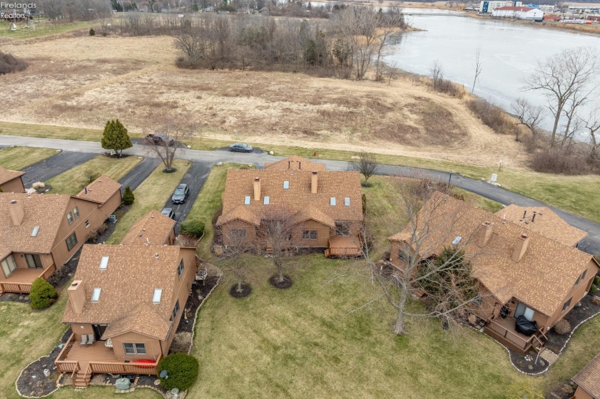 70 Harbors End Drive, Port Clinton, 43452, 2 Bedrooms Bedrooms, ,2 BathroomsBathrooms,Residential,For Sale,Harbors End,20260909