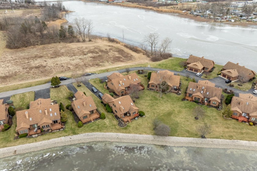 70 Harbors End Drive, Port Clinton, 43452, 2 Bedrooms Bedrooms, ,2 BathroomsBathrooms,Residential,For Sale,Harbors End,20260909