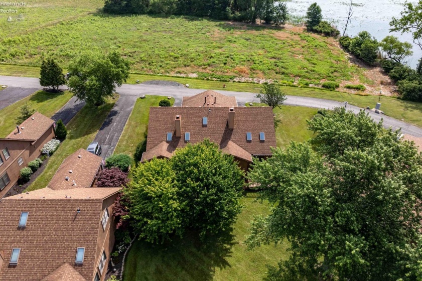 70 Harbors End Drive, Port Clinton, 43452, 2 Bedrooms Bedrooms, ,2 BathroomsBathrooms,Residential,For Sale,Harbors End,20260909