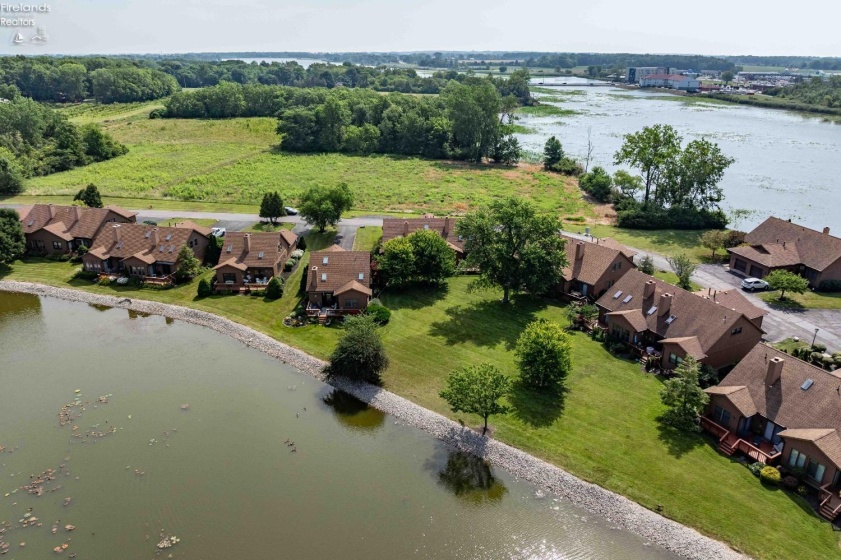 70 Harbors End Drive, Port Clinton, 43452, 2 Bedrooms Bedrooms, ,2 BathroomsBathrooms,Residential,For Sale,Harbors End,20260909
