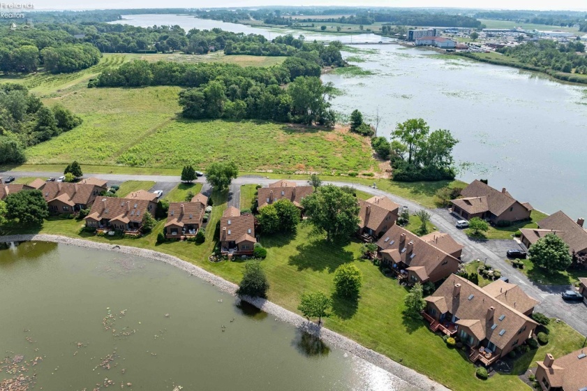 70 Harbors End Drive, Port Clinton, 43452, 2 Bedrooms Bedrooms, ,2 BathroomsBathrooms,Residential,For Sale,Harbors End,20260909