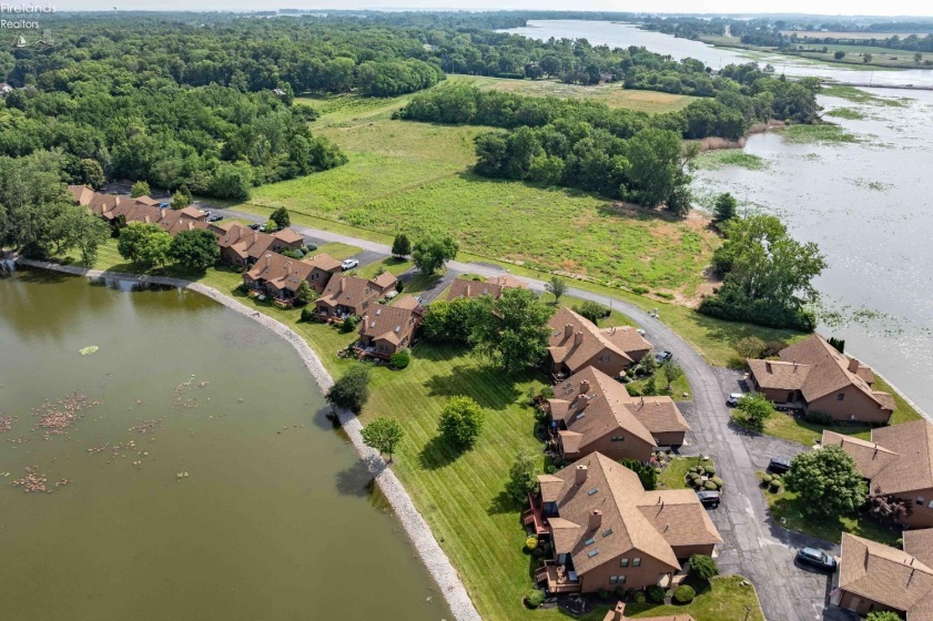 70 Harbors End Drive, Port Clinton, 43452, 2 Bedrooms Bedrooms, ,2 BathroomsBathrooms,Residential,For Sale,Harbors End,20260909