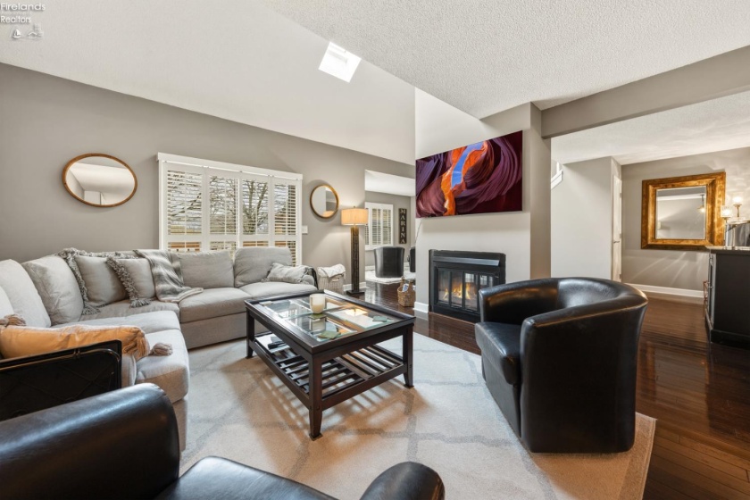 70 Harbors End Drive, Port Clinton, 43452, 2 Bedrooms Bedrooms, ,2 BathroomsBathrooms,Residential,For Sale,Harbors End,20260909