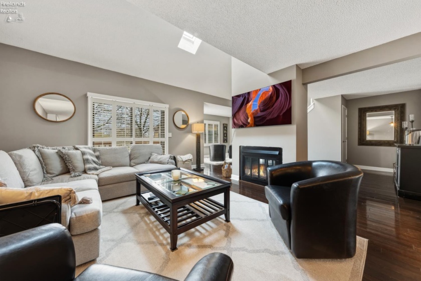 70 Harbors End Drive, Port Clinton, 43452, 2 Bedrooms Bedrooms, ,2 BathroomsBathrooms,Residential,For Sale,Harbors End,20260909