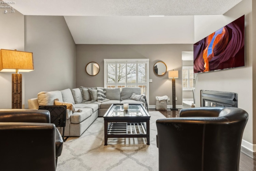 70 Harbors End Drive, Port Clinton, 43452, 2 Bedrooms Bedrooms, ,2 BathroomsBathrooms,Residential,For Sale,Harbors End,20260909