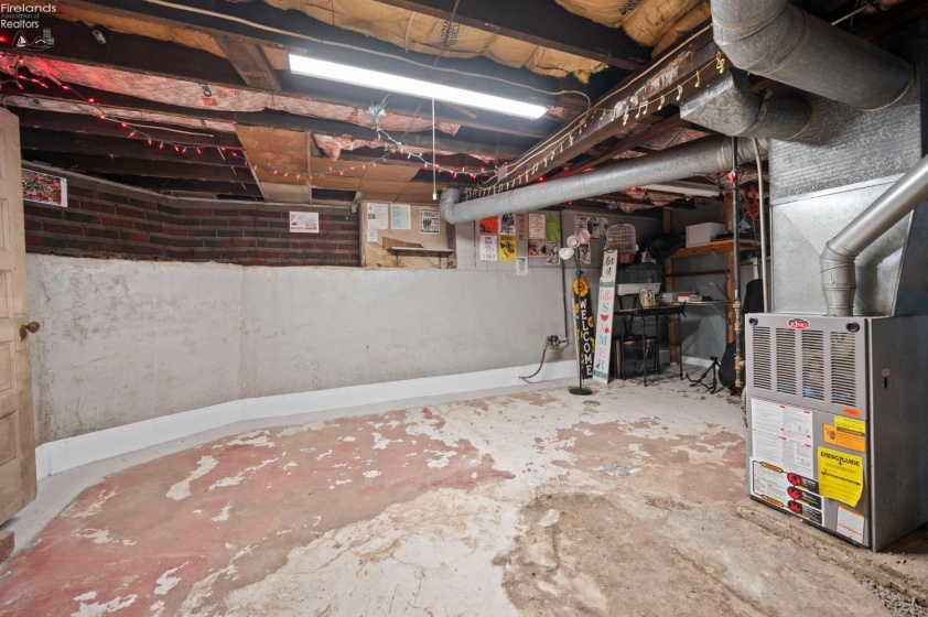 16821 Chatfield Avenue, Cleveland, 44111, 3 Bedrooms Bedrooms, ,2 BathroomsBathrooms,Residential,For Sale,Chatfield,20260744