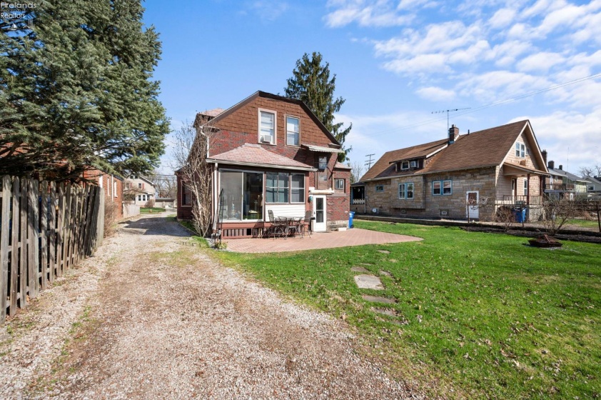 16821 Chatfield Avenue, Cleveland, 44111, 3 Bedrooms Bedrooms, ,2 BathroomsBathrooms,Residential,For Sale,Chatfield,20260744