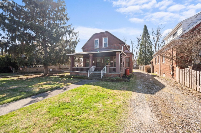 16821 Chatfield Avenue, Cleveland, 44111, 3 Bedrooms Bedrooms, ,2 BathroomsBathrooms,Residential,For Sale,Chatfield,20260744