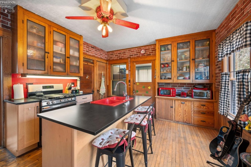 16821 Chatfield Avenue, Cleveland, 44111, 3 Bedrooms Bedrooms, ,2 BathroomsBathrooms,Residential,For Sale,Chatfield,20260744