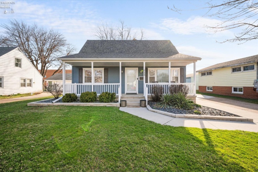 713 Clinton Street, Port Clinton, 43452, 3 Bedrooms Bedrooms, ,2 BathroomsBathrooms,Residential,For Sale,Clinton,20260761