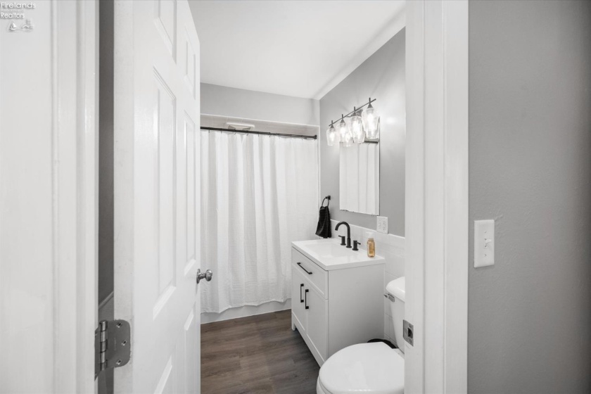 713 Clinton Street, Port Clinton, 43452, 3 Bedrooms Bedrooms, ,2 BathroomsBathrooms,Residential,For Sale,Clinton,20260761