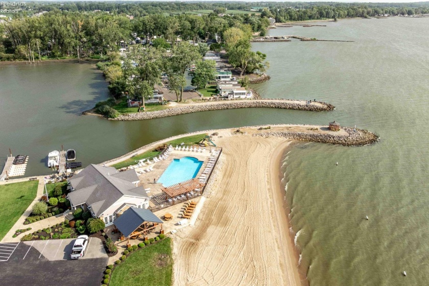 2782 Waterside Court, Marblehead, 43440, 3 Bedrooms Bedrooms, ,4 BathroomsBathrooms,Residential,For Sale,Waterside,20260936