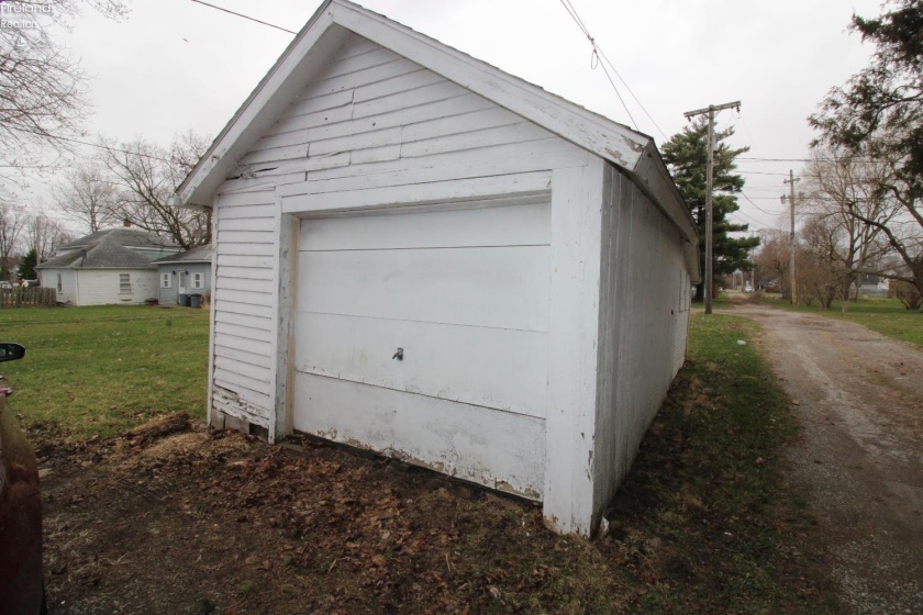 415 Fremont Road, Port Clinton, 43452, 2 Bedrooms Bedrooms, ,1 BathroomBathrooms,Residential,For Sale,Fremont,20260949