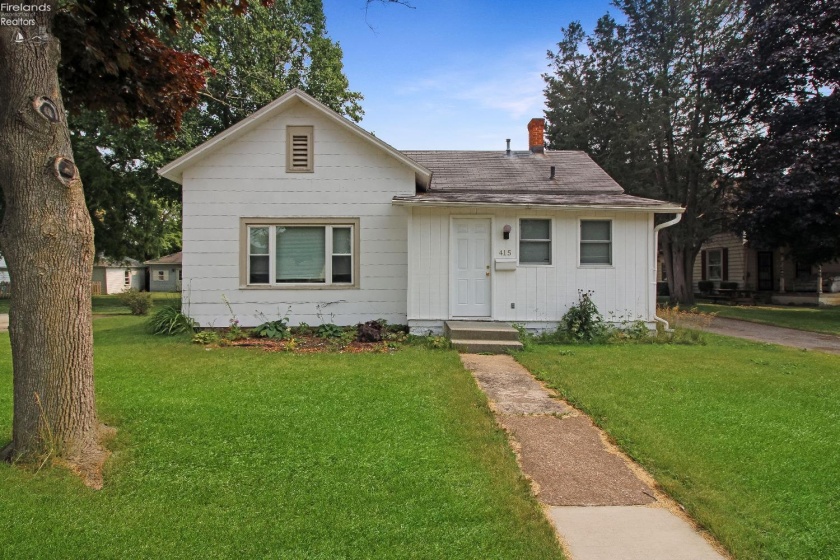 415 Fremont Road, Port Clinton, 43452, 2 Bedrooms Bedrooms, ,1 BathroomBathrooms,Residential,For Sale,Fremont,20260949