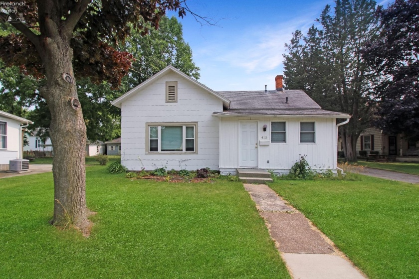 415 Fremont Road, Port Clinton, 43452, 2 Bedrooms Bedrooms, ,1 BathroomBathrooms,Residential,For Sale,Fremont,20260949