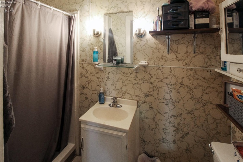 415 Fremont Road, Port Clinton, 43452, 2 Bedrooms Bedrooms, ,1 BathroomBathrooms,Residential,For Sale,Fremont,20260949