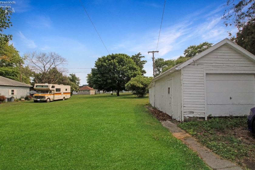 415 Fremont Road, Port Clinton, 43452, 2 Bedrooms Bedrooms, ,1 BathroomBathrooms,Residential,For Sale,Fremont,20260949