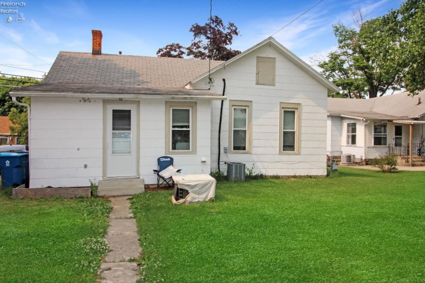415 Fremont Road, Port Clinton, 43452, 2 Bedrooms Bedrooms, ,1 BathroomBathrooms,Residential,For Sale,Fremont,20260949