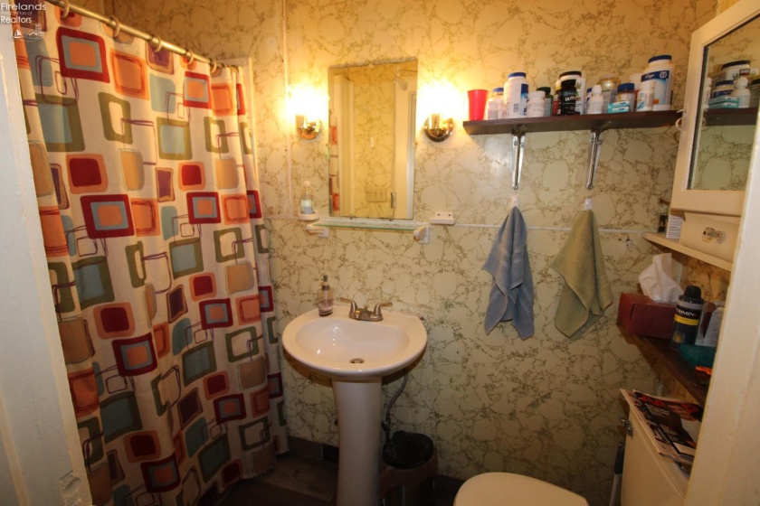 415 Fremont Road, Port Clinton, 43452, 2 Bedrooms Bedrooms, ,1 BathroomBathrooms,Residential,For Sale,Fremont,20260949