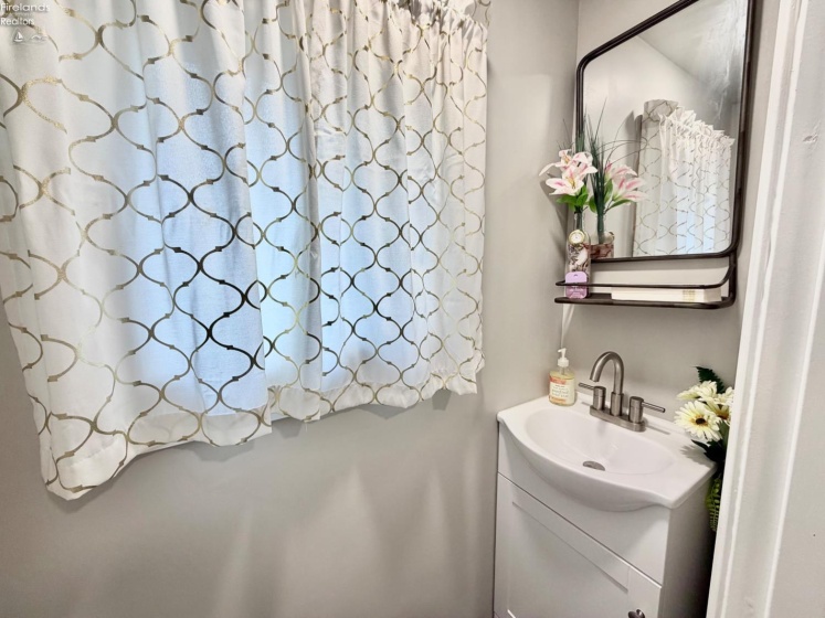 305 Louise Avenue, Bellevue, 44811, 3 Bedrooms Bedrooms, ,2 BathroomsBathrooms,Residential,For Sale,Louise,20260894