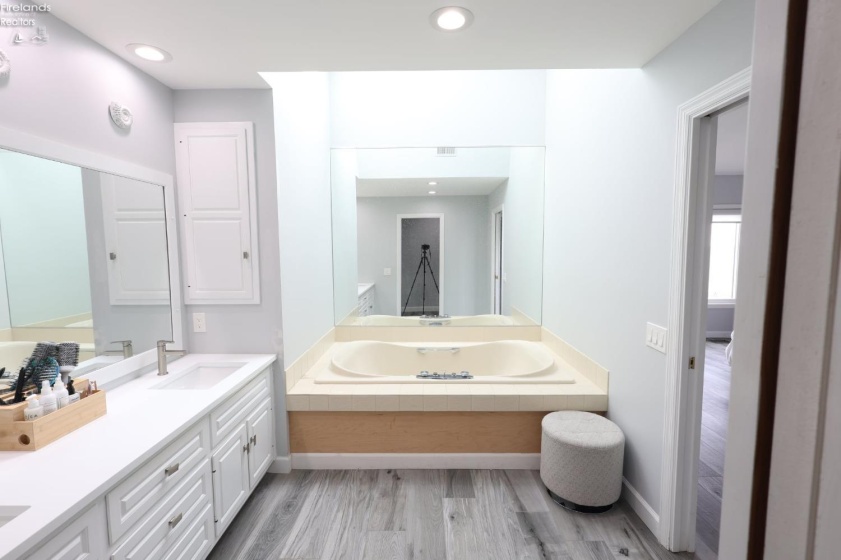 645 Mariner Village, Huron, 44839, 3 Bedrooms Bedrooms, ,3 BathroomsBathrooms,Residential,For Sale,Mariner Village,20260918