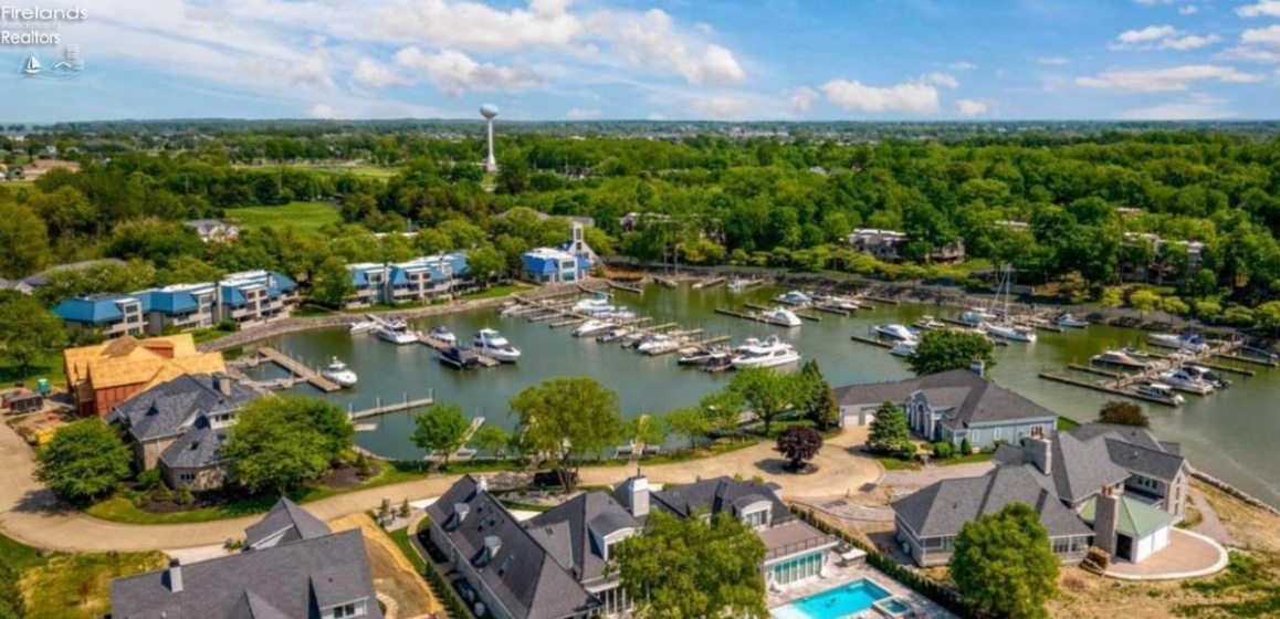 4370 Marin Woods Drive, Port Clinton, 43452, 2 Bedrooms Bedrooms, ,3 BathroomsBathrooms,Residential,For Sale,Marin Woods,20260965