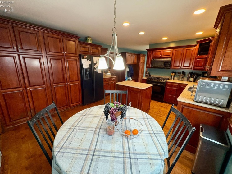 2533 Foxfire Lane, Findlay, 45840, 4 Bedrooms Bedrooms, ,3 BathroomsBathrooms,Residential,For Sale,Foxfire,20260964