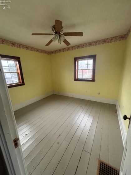 54 Raymond Avenue, Shelby, 44875, ,Multiple Units,For Sale,Raymond,20260968