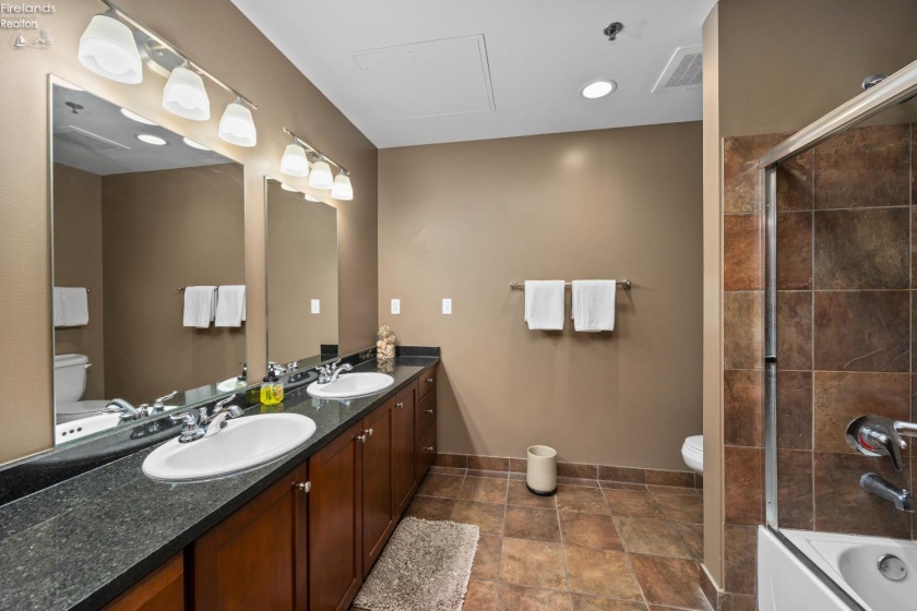 401 Shoreline Drive, Sandusky, 44870, 3 Bedrooms Bedrooms, ,2 BathroomsBathrooms,Residential,For Sale,Shoreline,20260878