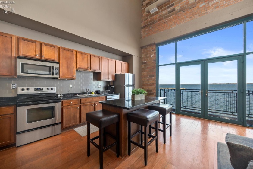 401 Shoreline Drive, Sandusky, 44870, 3 Bedrooms Bedrooms, ,2 BathroomsBathrooms,Residential,For Sale,Shoreline,20260878