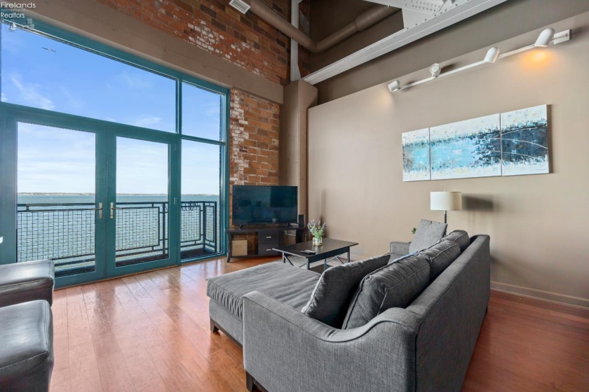 401 Shoreline Drive, Sandusky, 44870, 3 Bedrooms Bedrooms, ,2 BathroomsBathrooms,Residential,For Sale,Shoreline,20260878