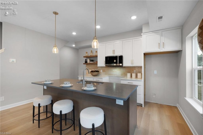 445 Harbor Lane, Lorain, 44052, ,3 BathroomsBathrooms,Residential,For Sale,Harbor,20261006