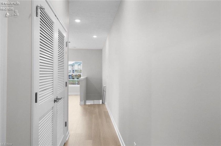 445 Harbor Lane, Lorain, 44052, ,3 BathroomsBathrooms,Residential,For Sale,Harbor,20261006