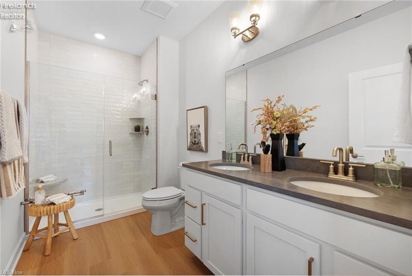 445 Harbor Lane, Lorain, 44052, ,3 BathroomsBathrooms,Residential,For Sale,Harbor,20261006