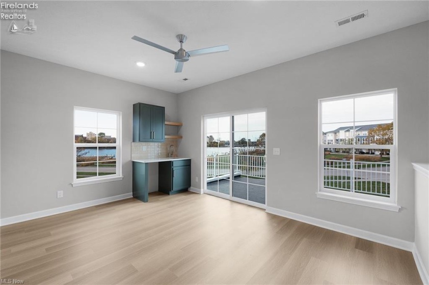 445 Harbor Lane, Lorain, 44052, ,3 BathroomsBathrooms,Residential,For Sale,Harbor,20261006