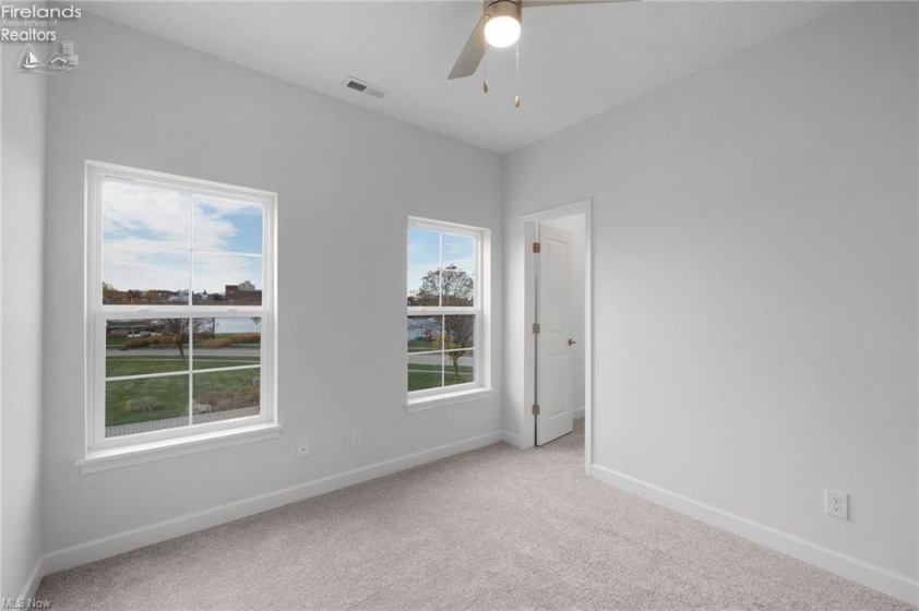 445 Harbor Lane, Lorain, 44052, ,3 BathroomsBathrooms,Residential,For Sale,Harbor,20261006