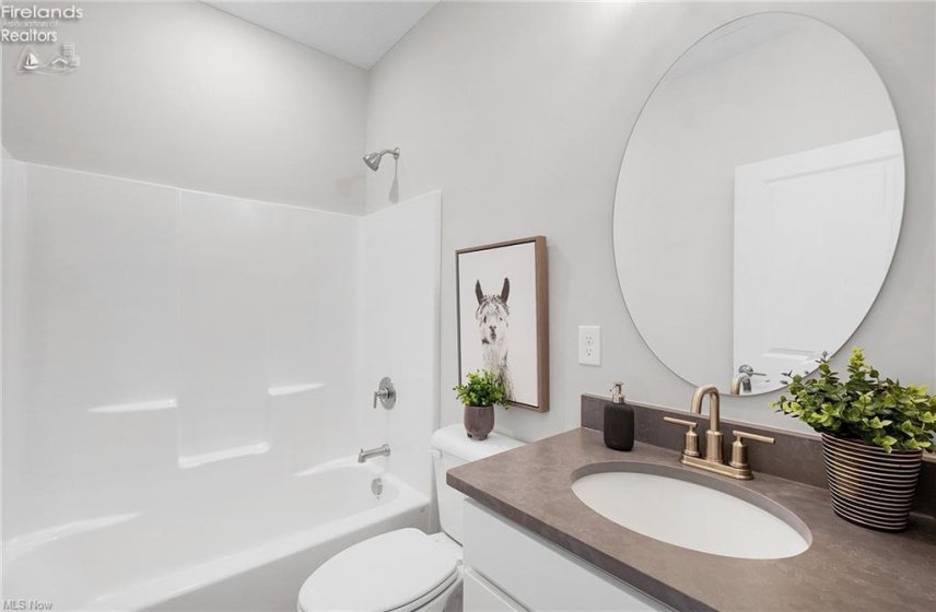 445 Harbor Lane, Lorain, 44052, ,3 BathroomsBathrooms,Residential,For Sale,Harbor,20261006