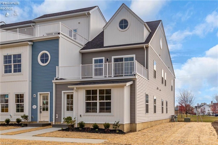 445 Harbor Lane, Lorain, 44052, ,3 BathroomsBathrooms,Residential,For Sale,Harbor,20261006