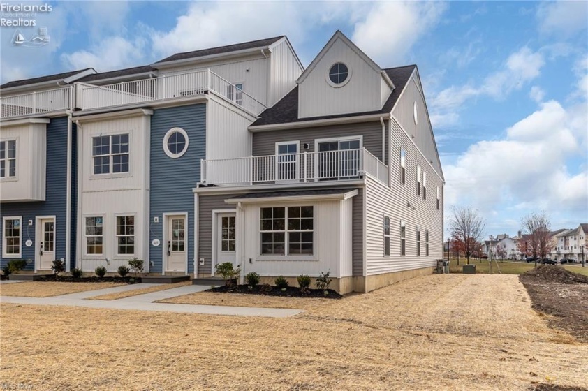 445 Harbor Lane, Lorain, 44052, ,3 BathroomsBathrooms,Residential,For Sale,Harbor,20261006