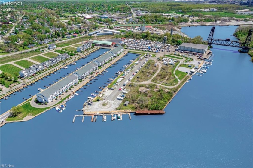 445 Harbor Lane, Lorain, 44052, ,3 BathroomsBathrooms,Residential,For Sale,Harbor,20261006