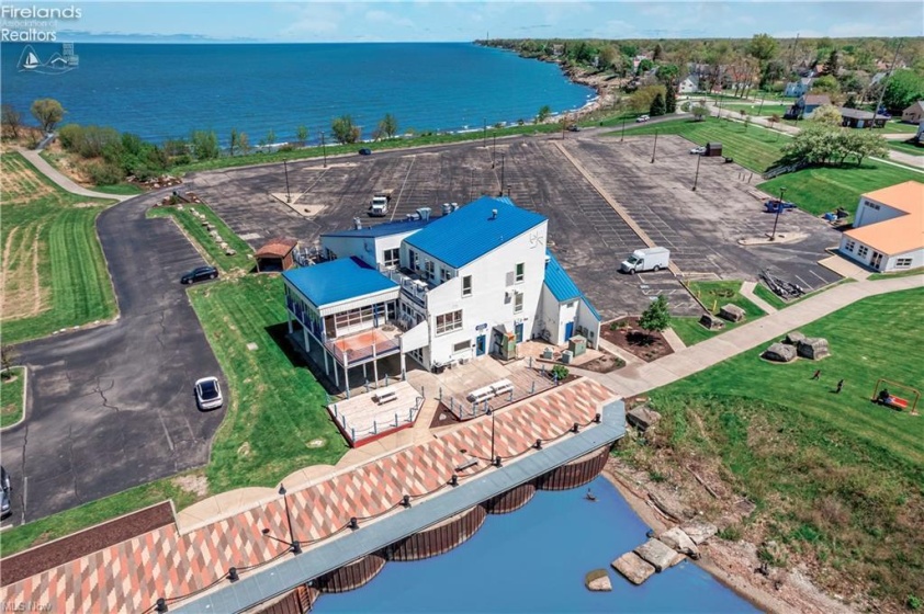 445 Harbor Lane, Lorain, 44052, ,3 BathroomsBathrooms,Residential,For Sale,Harbor,20261006