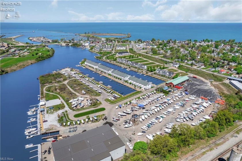 445 Harbor Lane, Lorain, 44052, ,3 BathroomsBathrooms,Residential,For Sale,Harbor,20261006