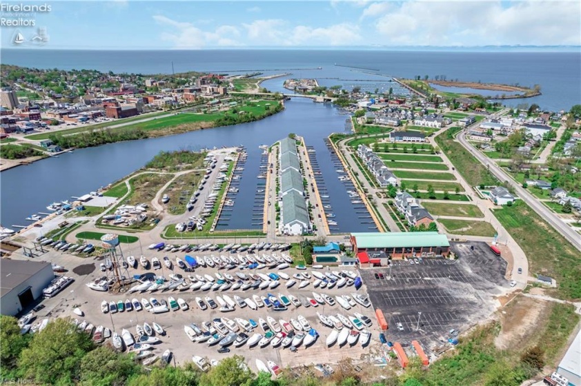 445 Harbor Lane, Lorain, 44052, ,3 BathroomsBathrooms,Residential,For Sale,Harbor,20261006