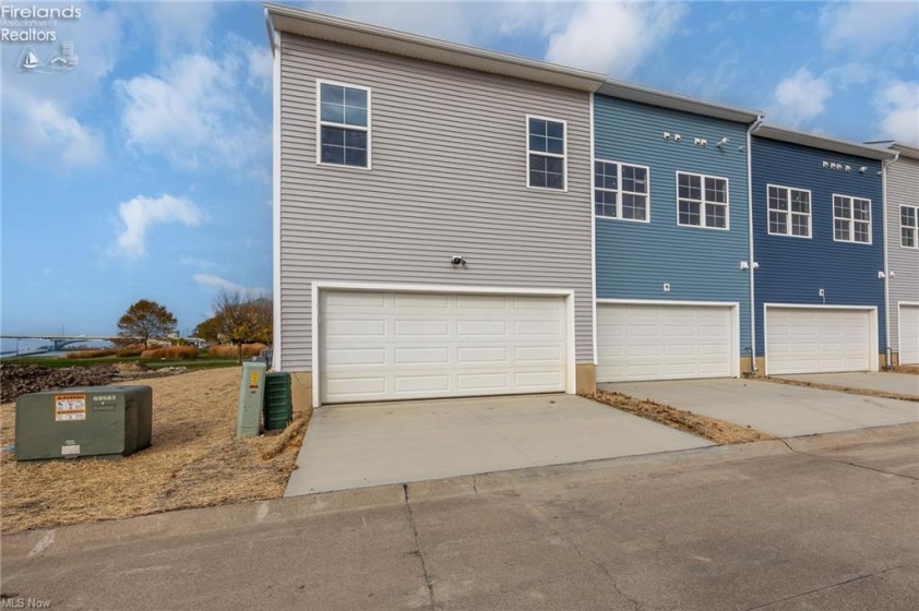 445 Harbor Lane, Lorain, 44052, ,3 BathroomsBathrooms,Residential,For Sale,Harbor,20261006