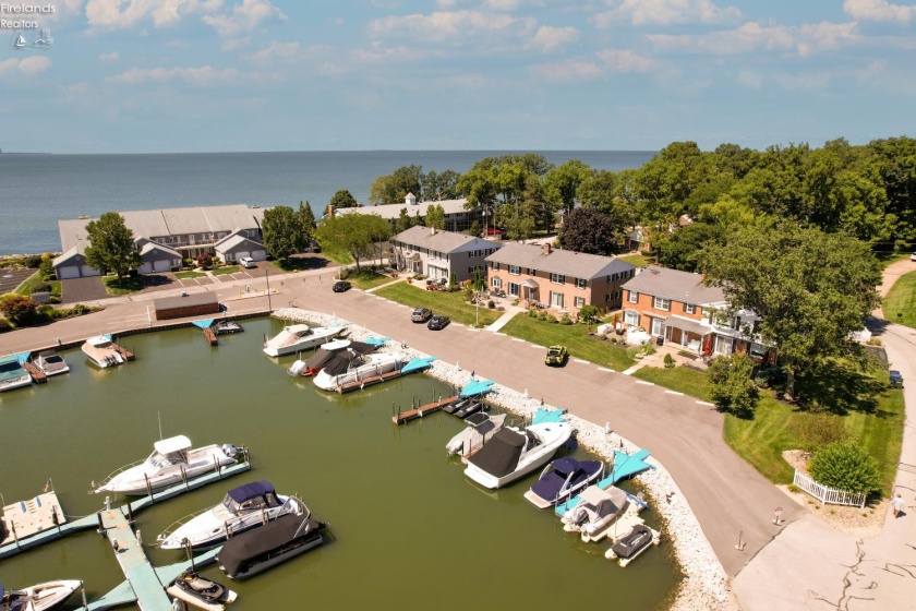 2188 Carriage Lane, Port Clinton, 43452, 2 Bedrooms Bedrooms, ,2 BathroomsBathrooms,Residential,For Sale,Carriage,20260974