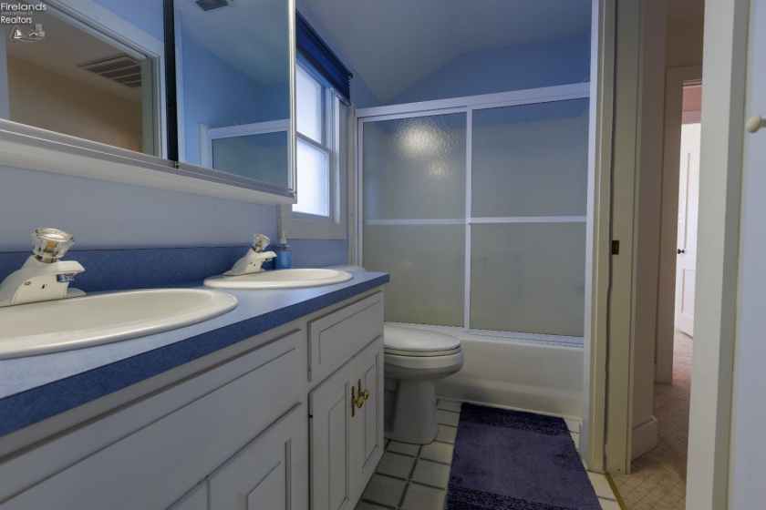 170 Jasmine Avenue, Lakeside, 43440, 5 Bedrooms Bedrooms, ,2 BathroomsBathrooms,Residential,For Sale,Jasmine,20260621