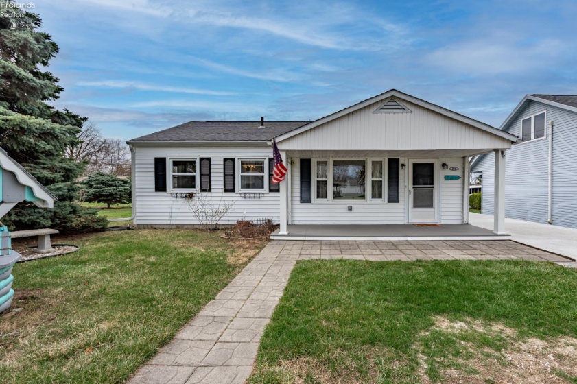 271 Willow Dale Road, Marblehead, 43440, 2 Bedrooms Bedrooms, ,1 BathroomBathrooms,Residential,For Sale,Willow Dale,20260999