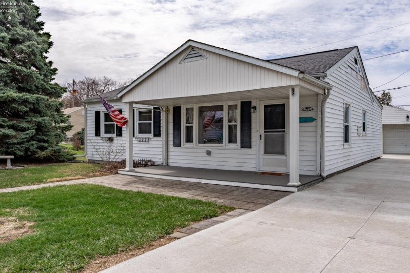 271 Willow Dale Road, Marblehead, 43440, 2 Bedrooms Bedrooms, ,1 BathroomBathrooms,Residential,For Sale,Willow Dale,20260999