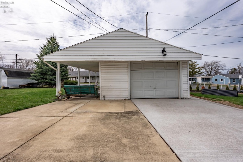 271 Willow Dale Road, Marblehead, 43440, 2 Bedrooms Bedrooms, ,1 BathroomBathrooms,Residential,For Sale,Willow Dale,20260999