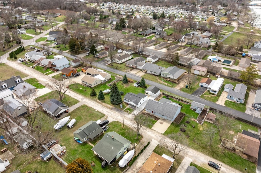 271 Willow Dale Road, Marblehead, 43440, 2 Bedrooms Bedrooms, ,1 BathroomBathrooms,Residential,For Sale,Willow Dale,20260999